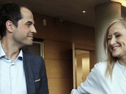 Aguado y Cifuentes, tras la reuni&oacute;n que mantuvieron ayer en la Asamblea.