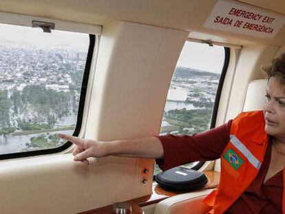 Dilma Rouseff recorre las zonas afectadas por las lluvias el pasado 24 de diciembre