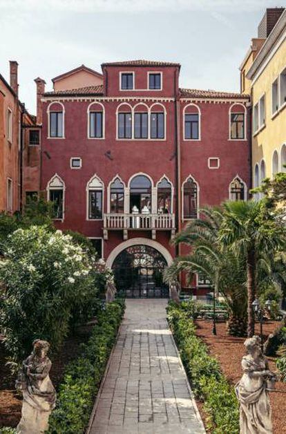 Jardín trasero del hotel Il Palazzo Experimental de Venecia.