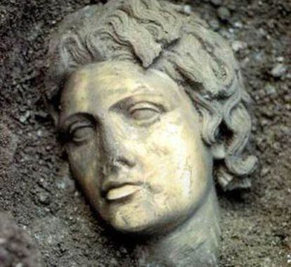 Cabeza de l'estàtua de Alejandro trobada en Perge (Anatolia, Turquía) en la campanya d'excavació 1985-1992.