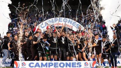 Los jugadores de Huachipato festejan el título de liga, el pasado 8 de diciembre en Talcahuano (Chile).