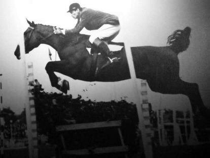 José Leoncio González de Gregorio, el marido de la Duquesa Roja, a caballo.