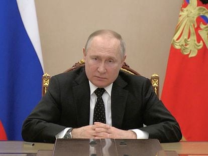 Putin anuncia su decisión de poner en alerta a las fuerzas nucleares, este domingo en Moscú.