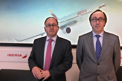 El consejero delegado de IAG, Luis Gallego, junto al presidente de Iberia, Fernando Candela, en una imagen de archivo.