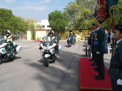 Desfile de las motos de Tr&aacute;fico de la Guardia Civil en los actos de Tres Cantos.