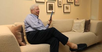 Richard Thaler, en su casa de Chicago, tras ganar el Premio Nobel de Econom&iacute;a 2017