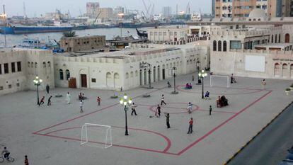 'Football field', de la artista Maider López, presente en la bienal de arte en la Red.