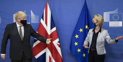 Ursula von der Leyen recibe a Boris Johnson, ayer en Bruselas