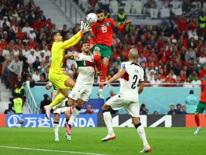 En-Nesyri marca el gol de Marruecos frente a Portugal.