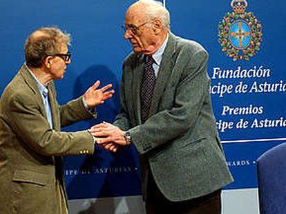 Woody Allen, con el dramaturgo Arthur Miller, hoy en Oviedo
