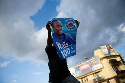 Un seguidor de Kabila celebra la victoria de Joseph Kabila.