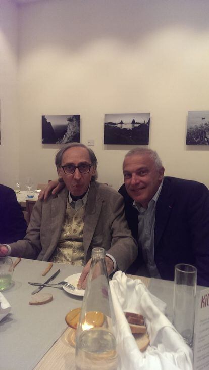 Franco Battiato (izquierda) y Nuccio Ordine, en una imagen sin fechar.