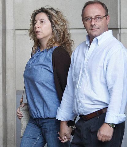 Los padres de Marta del Castillo llegan a la Audiencia de Sevilla esta mañana.