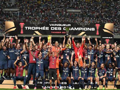 El PSG festeja en Tánger la Supercopa francesa del curso pasado.