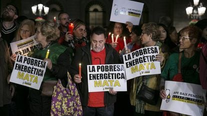 Manifestación contra la pobreza energética en la plaza Sant Jaume de Barcelona en febrero de 2020.