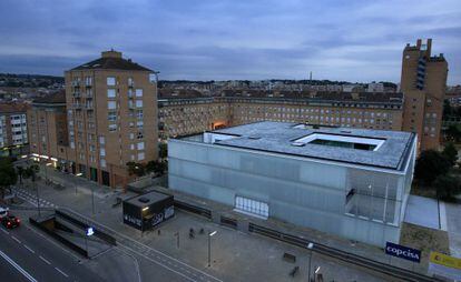 Moderno edificio que contiene la futura biblioteca de Girona, Carles Rahola. 