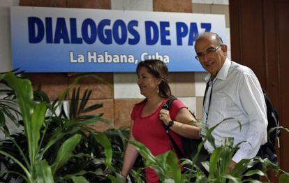 El jefe de la delegación del Gobierno, Humberto de la Calle, llega a La Habana el viernes.