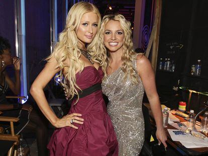 Britney Spears (a la izquierda) y Paris Hilton en los premios MTV 2008.