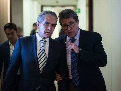 Miguel Ángel Mancera y Ricardo Monreal, coordinadores de los grupos parlamentarios del Partido de la Revolución Democrática (PRD) y Movimiento de Regeneración Nacional (Morena), respectivamente.