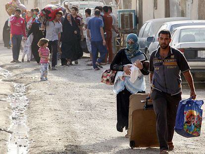 Muchos habitantes suníes tratan de salir de la zona de combate en Ramadi.