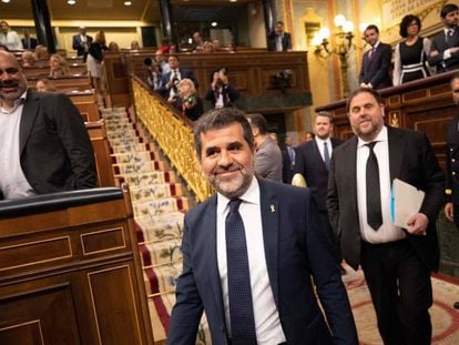 Jordi Sànchez, seguido de Oriol Junqueras, el pasado 21 de mayo en el Congreso de los Diputados.