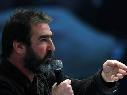 El exjugador franc&eacute;s de f&uacute;tbol Eric Cantona, en un momento de su intervenci&oacute;n en el Global Sports Forum de Barcelona 