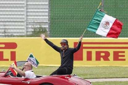 Fernando Alonso, durante el desfile de pilotos.