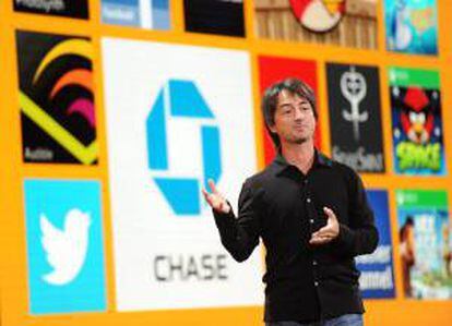 En la imagen, el responsable de sistemas operativos de Microsoft, Joe Belfiore. EFE/Archivo