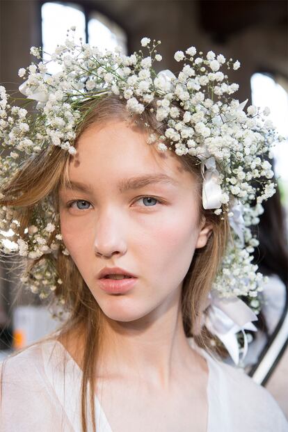 Rodarte también propone versiones un poco más moderadas en su colección alta costura para el próximo otoño.