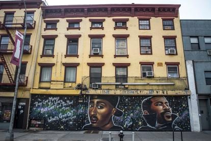 Mural en Nueva York con Tupac Shakur y Marvin Gaye, del artista Lex Bella (2020).