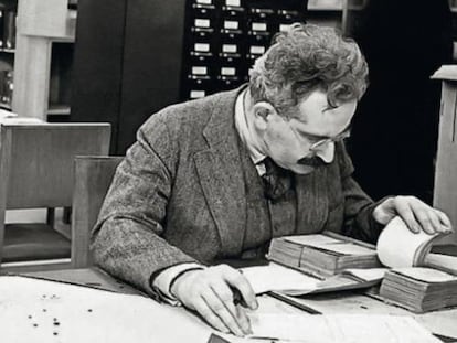 Walter Benjamin, en la Biblioteca Nacional de Francia en París en 1939.