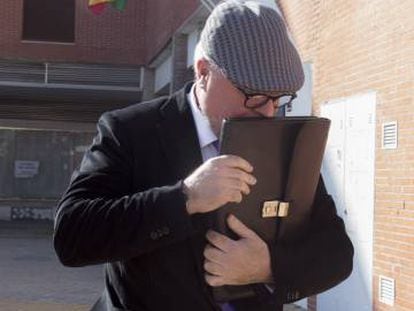 El comisario Villarejo sale del juzgado de Estepona, en una imagen de archivo.