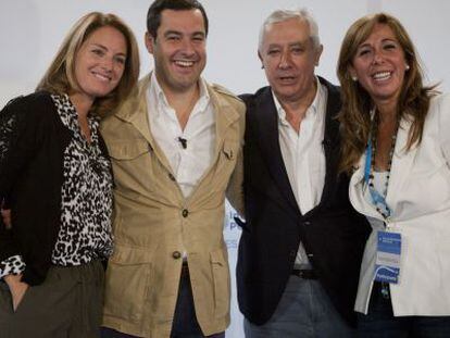 Juan Manuel Moreno (con chaqueta beige), en la Interparlamentaria de este viernes.