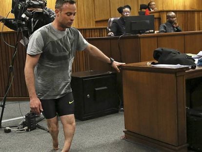 Pistorius se quita las prótesis y muestra su vulnerabilidad