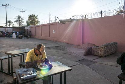 José Suazo, de 55 años, en uno de los albergues para los migrantes en Mexicali.