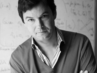Thomas Piketty en su despacho en la Escuela de Econom&iacute;a de Par&iacute;s, en junio de 2013