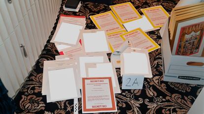 Algunos de los documentos recuperados en la mansión de Trump el pasado 8 de agosto, en una fotografía tomada por agentes del FBI.