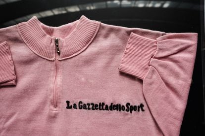 Una de las 'maglias' rosas que vistió Fausto Coppi, el gran mito del ciclismo italiano.