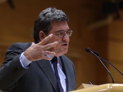 El ministro de Seguridad Social, José Luis Escrivá, durante la sesión de control al Gobierno en el pleno del Senado, este martes en Madrid.