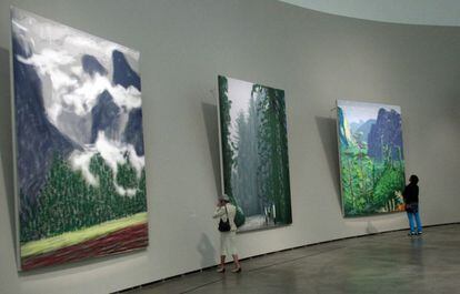 Tres imágenes de la obra 'Parque de Yosemite', del pintor británico David Hockney, en el Museo Guggenheim Bilbao