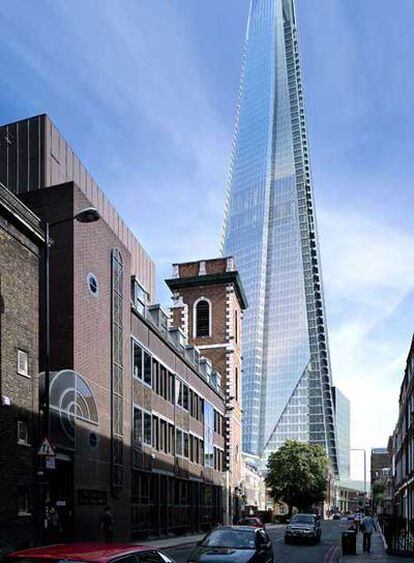 Vista desde Thomas&#39;s Street de la London Bridge Tower, de Renzo Piano, que con una altura de 310 metros pretende ser la torre más alta de Europa.