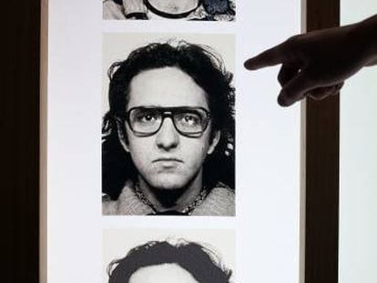 Fotografies de l'escriptor, exposades a la mostra 'Arxiu Bolaño'.