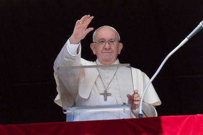 El papa Francisco durante el rezo del Angelus este domingo en el Vaticano.