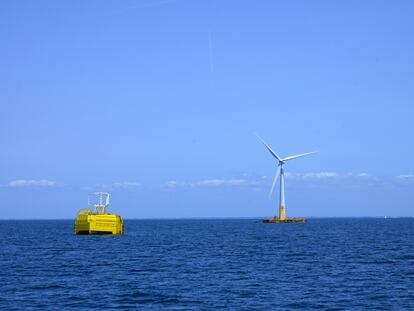 Sealhife consta de dos estructuras flotantes: una torre eólica y una plataforma con un electrolizador de agua.