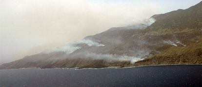Distintos focos del incendio declarado en la isla de La Palma.