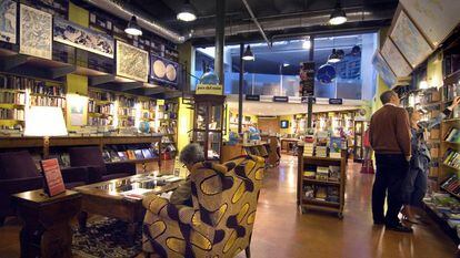 Interior de la librería Altaïr de Barcelona.