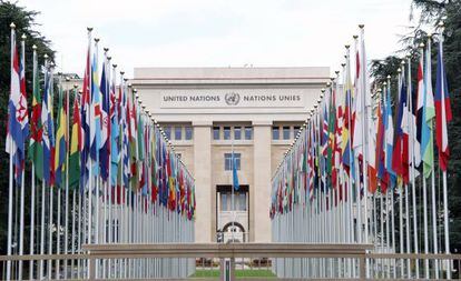 Fachada de la entrada a la ONU en Ginebra (Suiza), el 19 de junio de 2014.