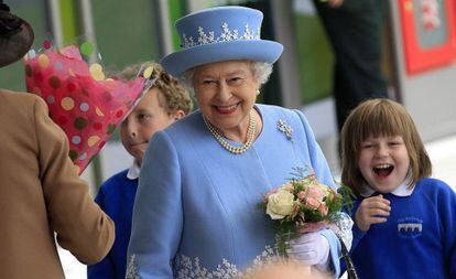 La reina Isabel II en Enniskillen este lunes.