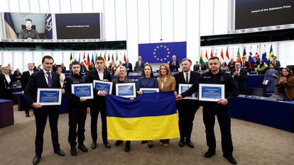 Representantes de algunas organizaciones e instituciones ucranias reciben este miércoles el premio Sájarov en Estrasburgo.