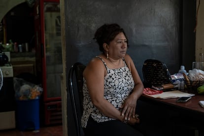 Verónica Reyes in her home in the 22 de Abril community, in Soyapango.